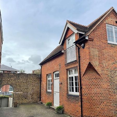 Charming & Cosy Town Centre Home With Parking Guildford Kültér fotó