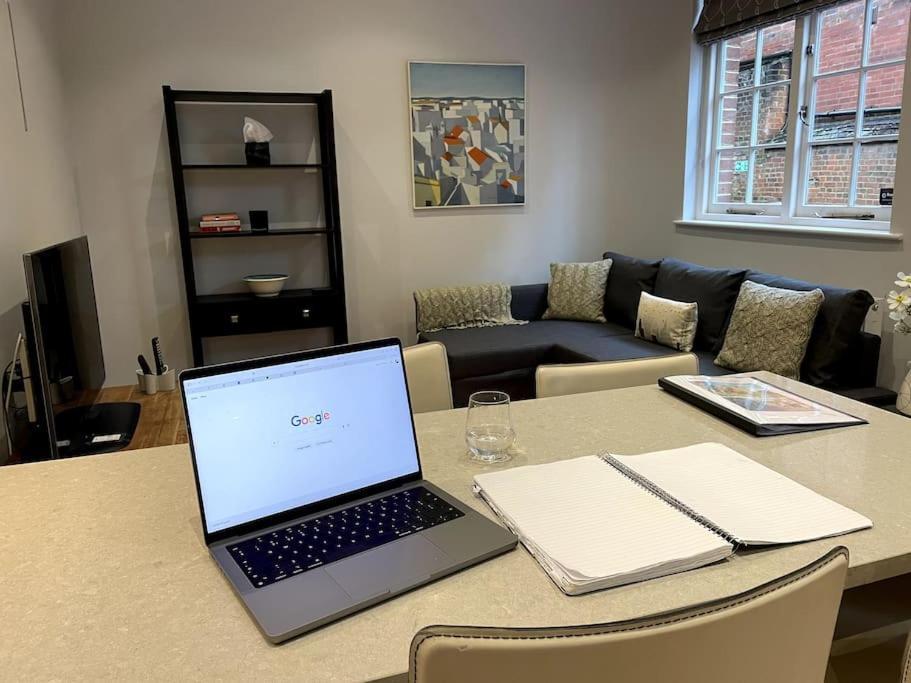Charming & Cosy Town Centre Home With Parking Guildford Kültér fotó
