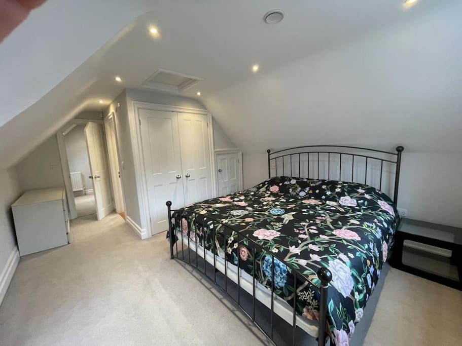 Charming & Cosy Town Centre Home With Parking Guildford Kültér fotó