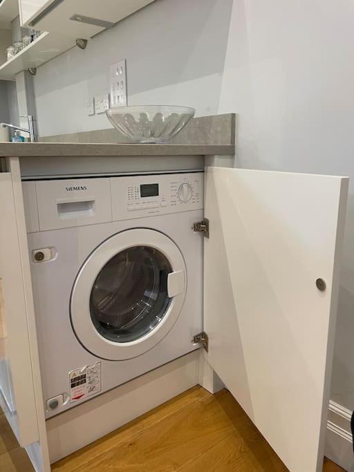 Charming & Cosy Town Centre Home With Parking Guildford Kültér fotó
