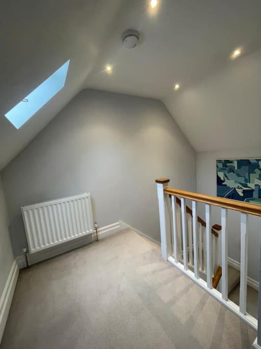 Charming & Cosy Town Centre Home With Parking Guildford Kültér fotó