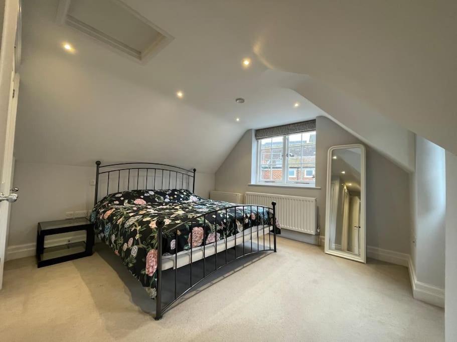 Charming & Cosy Town Centre Home With Parking Guildford Kültér fotó