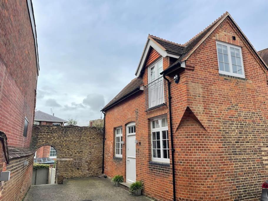 Charming & Cosy Town Centre Home With Parking Guildford Kültér fotó